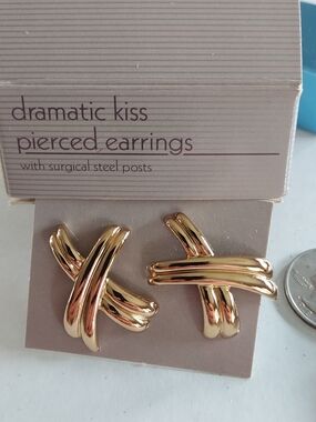 Vintage Avon Dramatic Kiss Gold Tone Crisscross Pierced Earrings
